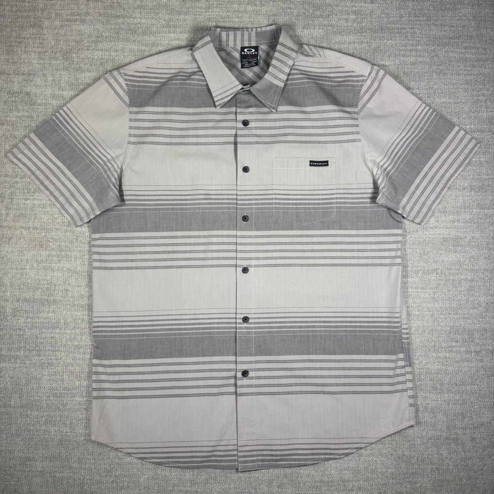 Oakley‎ Mens Grey Striped Short Sleeve Button Down Shirt Regular Fit Size Medium